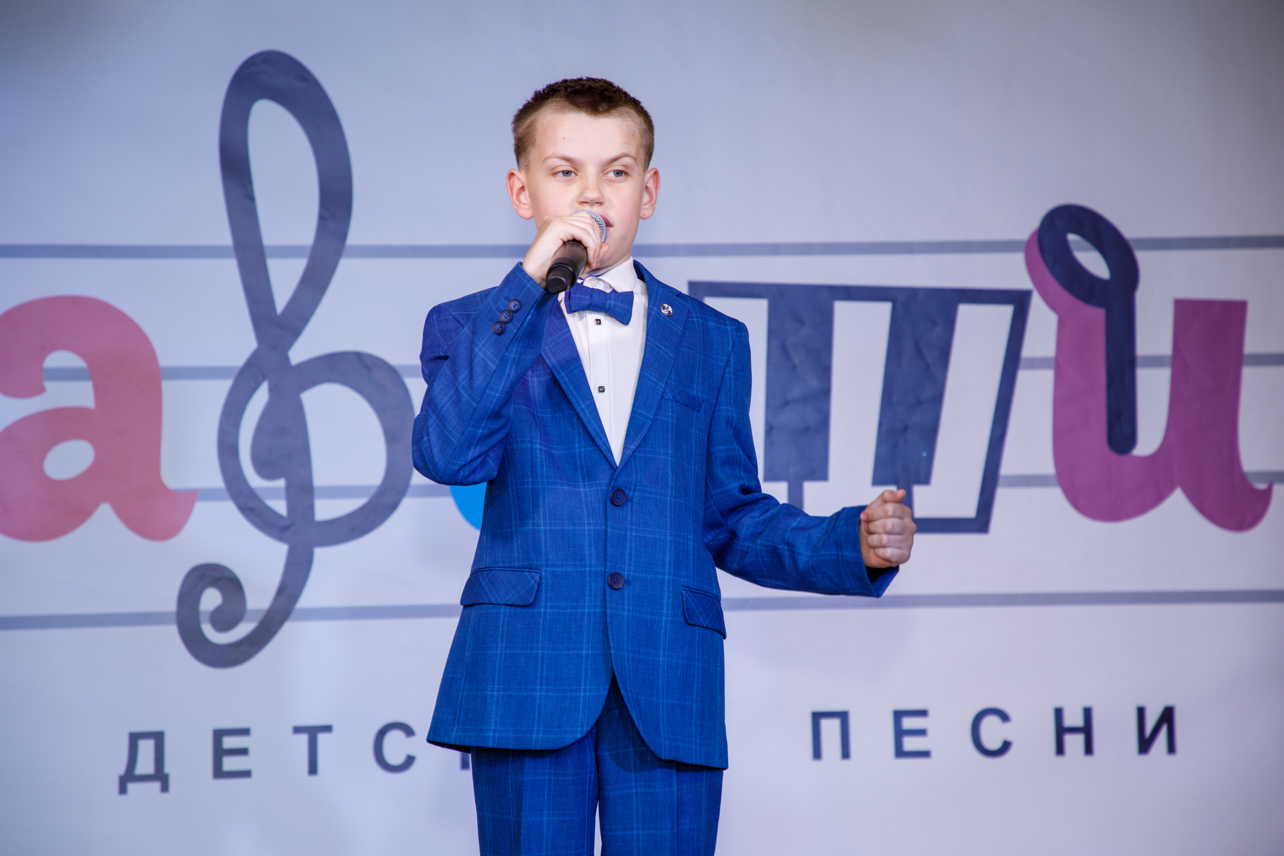 "Ты - человек!" из к/ф "Приключения Электроника" (муз. Е. Крылатов, сл. Ю. Энтин