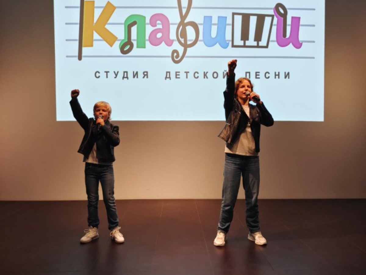 "Вниз по течению" (муз. Н. Фоменко, М. Леонидов, сл. М. Леонидов)
